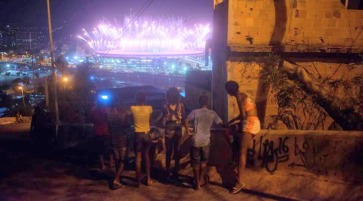 Por lei, salário mínimo no Brasil deveria ser de R$ R$ 4.143,55